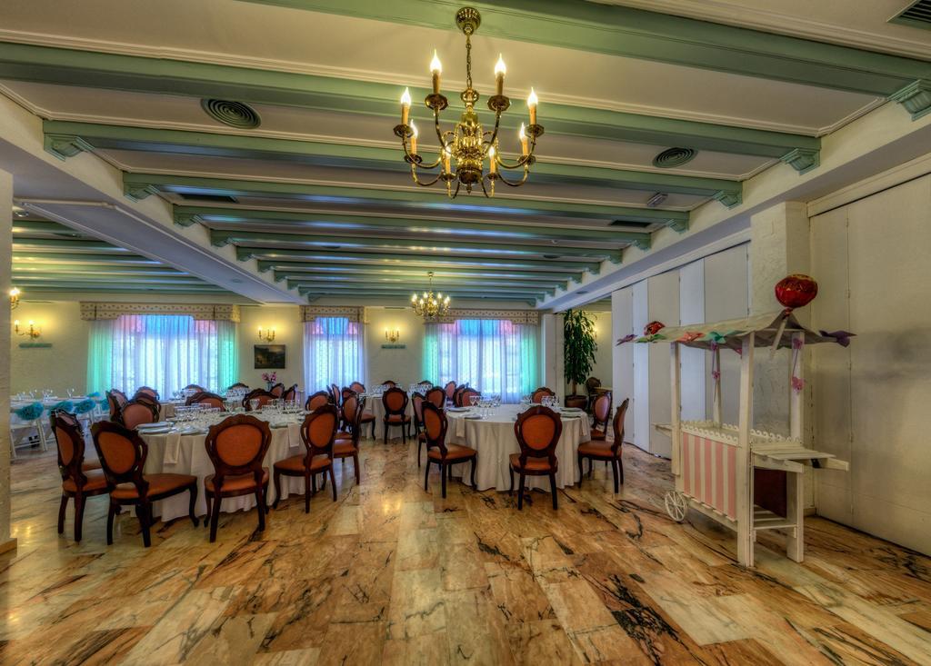 Hotel Sandra Алькала-де-Гуадаїра Екстер'єр фото
