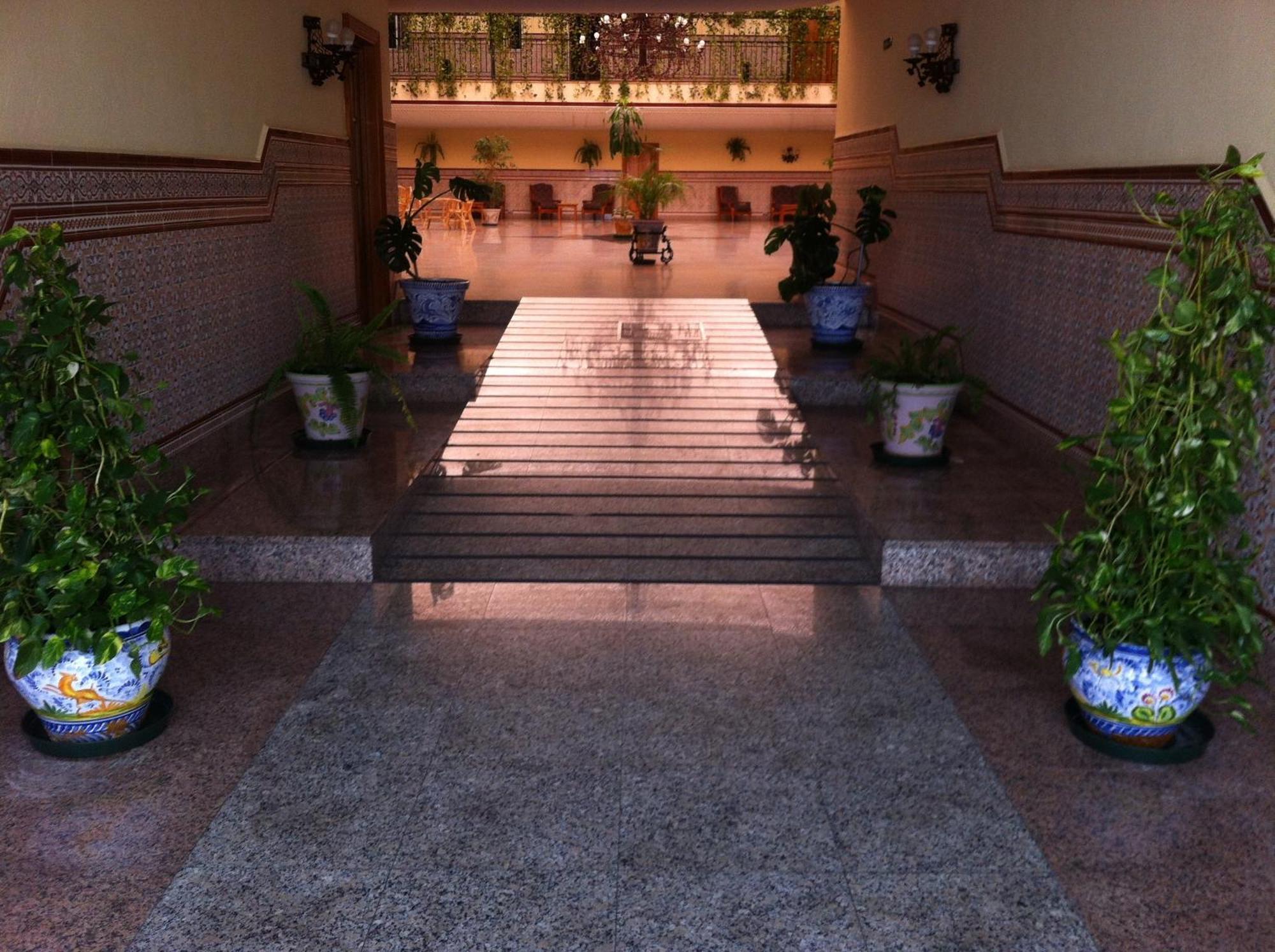 Hotel Sandra Алькала-де-Гуадаїра Екстер'єр фото