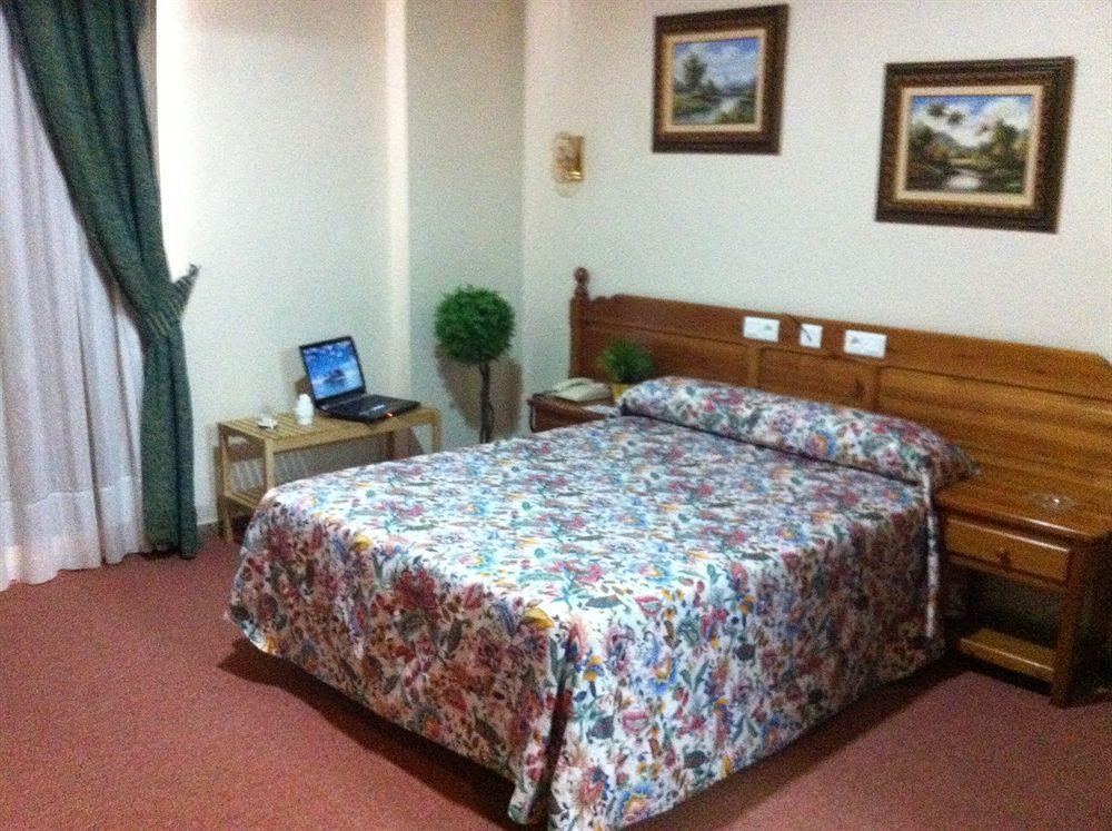 Hotel Sandra Алькала-де-Гуадаїра Екстер'єр фото