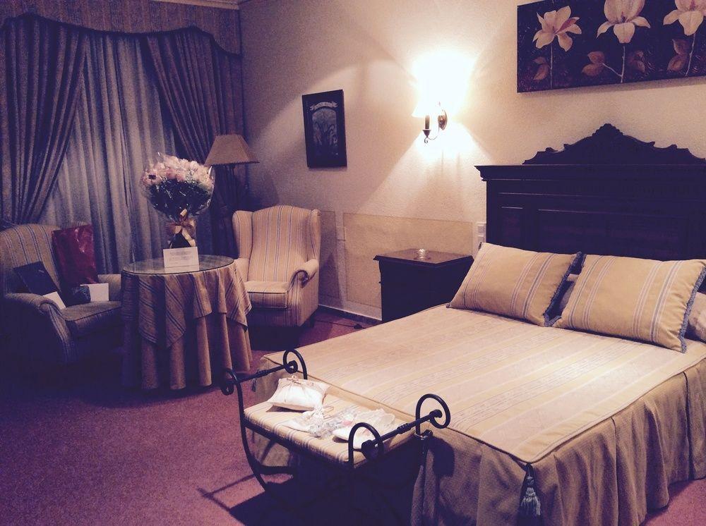 Hotel Sandra Алькала-де-Гуадаїра Екстер'єр фото