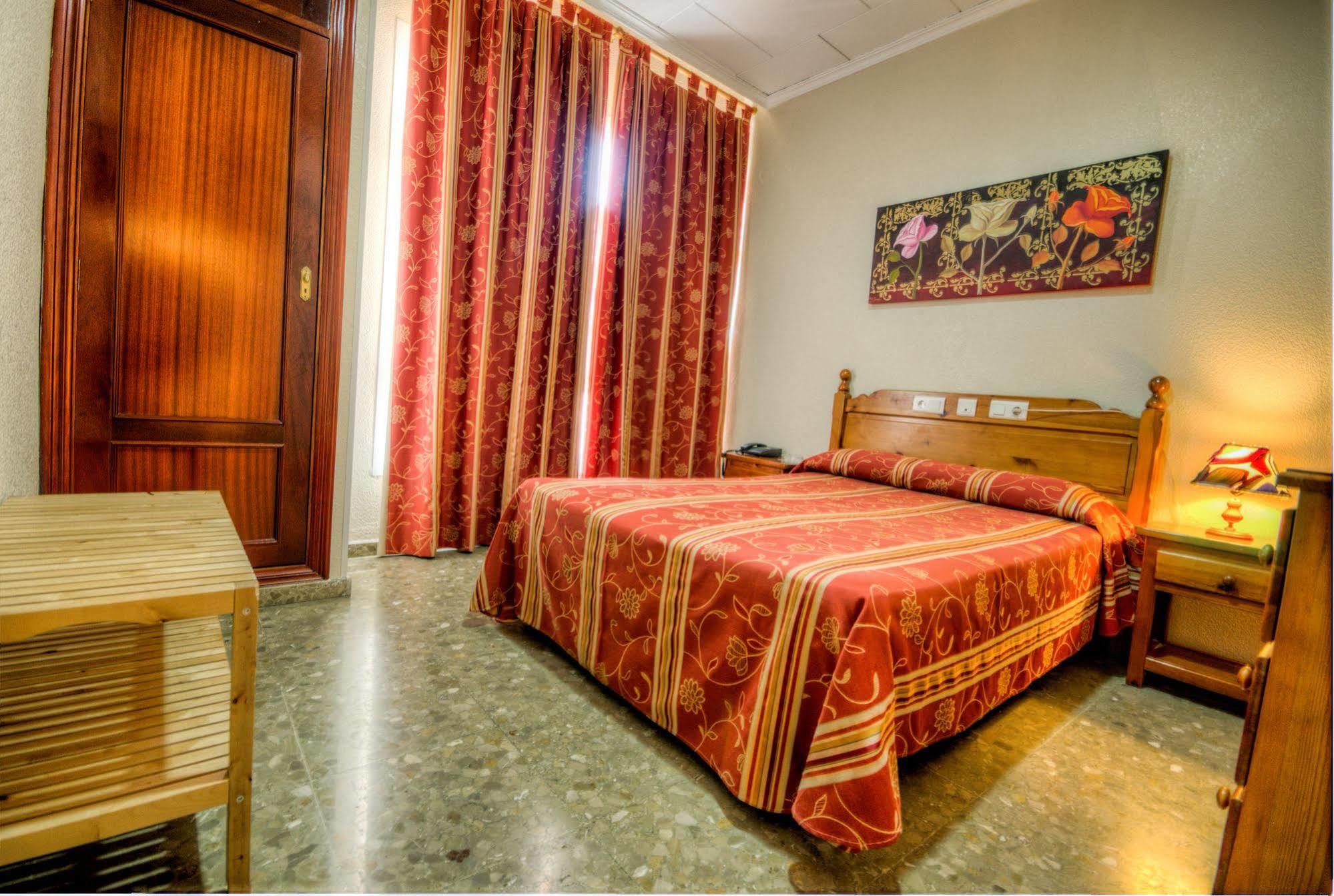 Hotel Sandra Алькала-де-Гуадаїра Екстер'єр фото